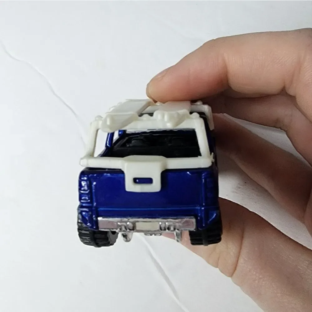 Hot Wheels die cast  Hummer H3T Concept  Surf’s Up 2004 collectable